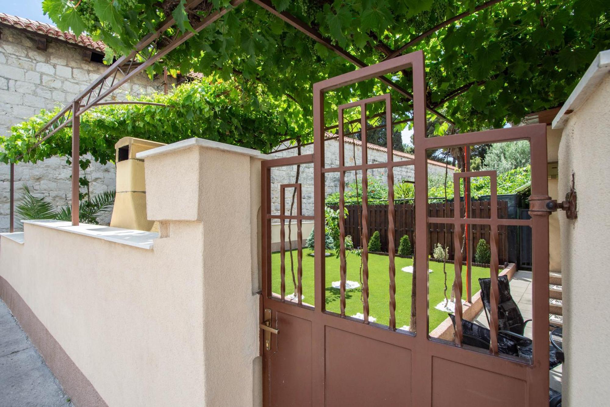 ספליט Antique Garden Villa מראה חיצוני תמונה